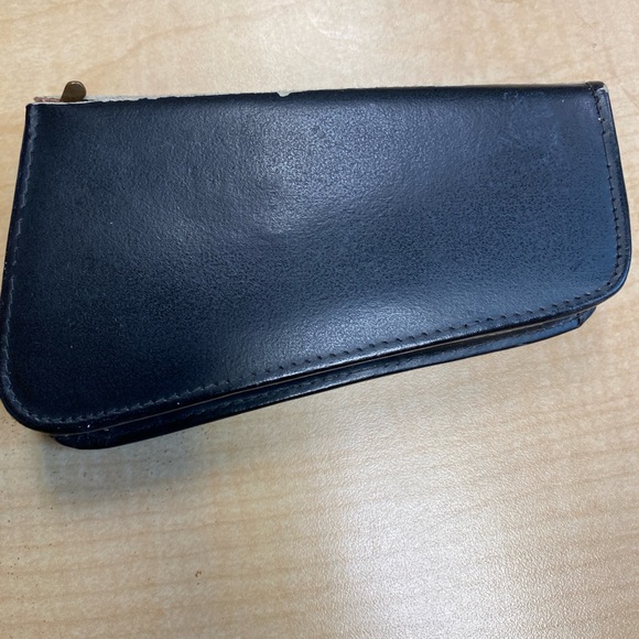 Vintage Gentleman Brush and Manicure Set Built In Zip Around Closure Leather - Picture 4 of 16